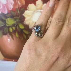 Elegant vintage sterling Silver and Blue Gemstone Ring